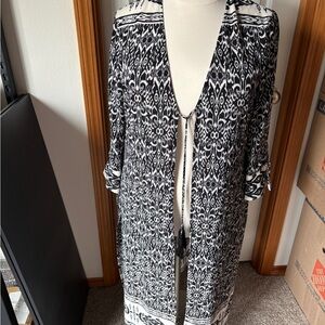 Vince Camuto Black and White Front Tie Duster